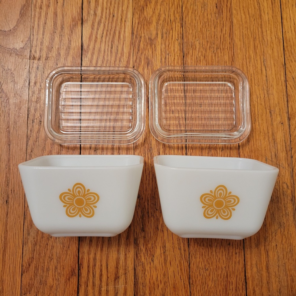 Pyrex 1.5 Cup Refrigerator Dish Set White Yellow Butterfly Gold 501 Vintage MCM